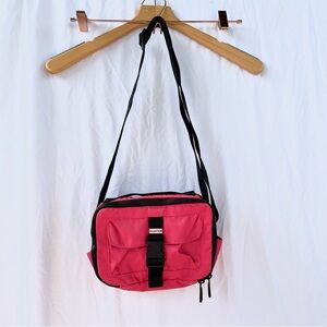 HUNTER | RED NYLON CONVERTIBLE CROSSBODY WAIST PACK SLING FANNY PACK